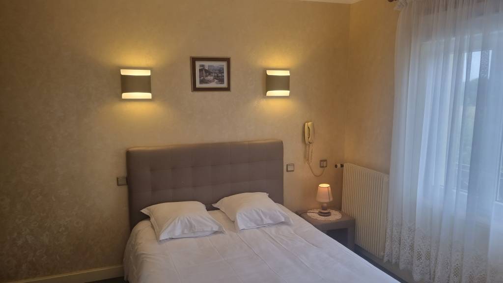 Chambre lit double à Seilhac
